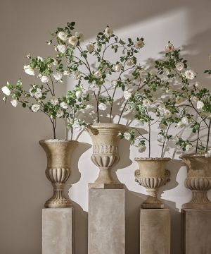 КАШПА ДЕКОРИРАНА  ЗА СТЕНА