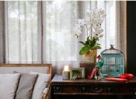 СТЪКЛЕНА ПТИЦА ВЪРХУ ОСНОВА