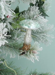 СТЪКЛЕНА ДЕКОРАЦИЯ  - ЗЕЛЕНА/БЯЛА ГЪБА НА ЩИПКА