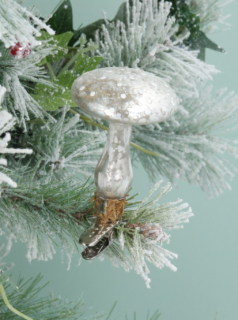 СТЪКЛЕНА ДЕКОРАЦИЯ  - СИВО/БЯЛА ГЪБА НА ЩИПКА