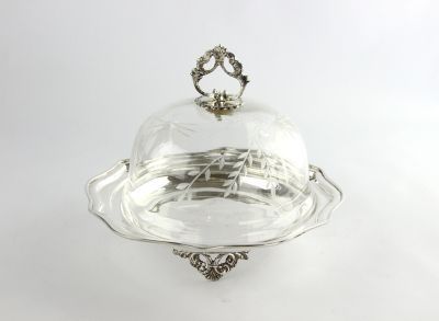 pastry holder with glass