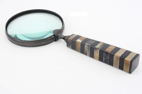 MAGNIFYING GLASS W/BROWN/BLACK HORN/RESIN HANDLE 